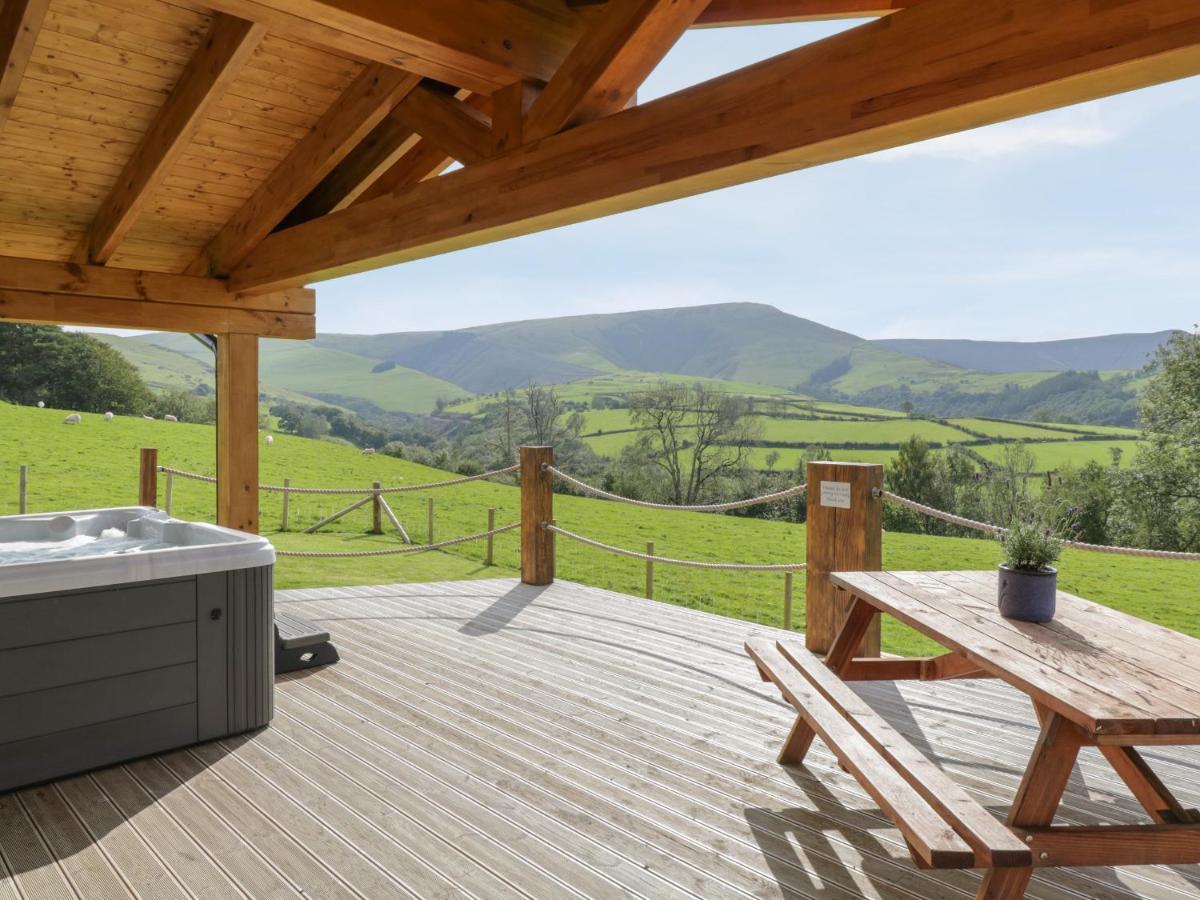Bryn Eiddon Log Holiday home *